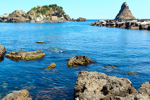 Catânia: Passeio de barco com aperitivo, prosecco e mergulho com snorkel