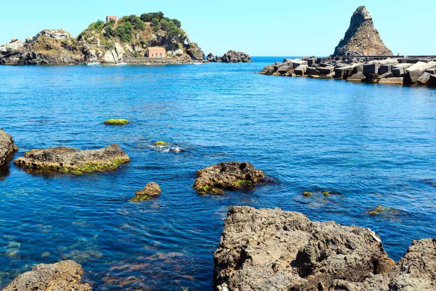 Catania: Boat Trip with Aperitif, Prosecco and Snorkeling