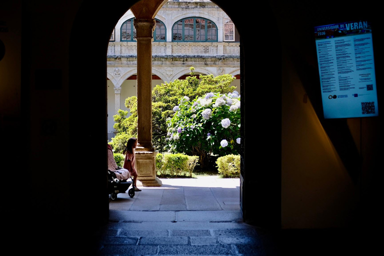 Santiago de Compostela: Food Tour with 6 Tastings & Drinks