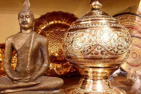 Kandy: Tuk-Tuk Tour with Brassware Factory Visit