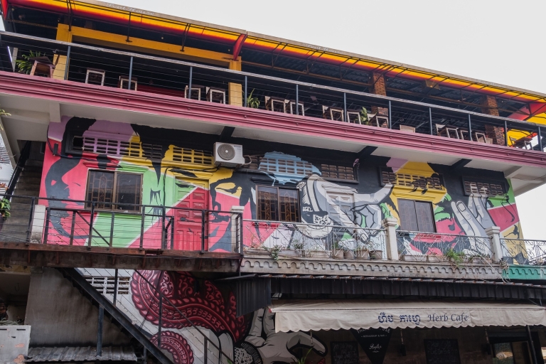 Phnom Penh: Morning Food & Street Art Tour