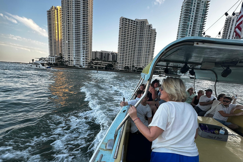 Miami: Unlimited Prosecco Cruise with Skyline Views