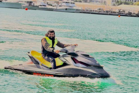 الدوحة: مغامرة جت سكي مع إطلالات خلابة على الأفق