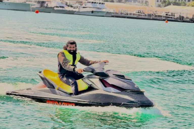 الدوحة: مغامرة جت سكي مع إطلالات خلابة على الأفق