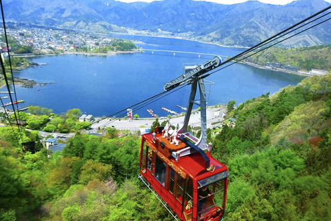 Tokyo: Monte Fuji Kawaguchiko, Oshino Hakkai, tour della produzione di MatchaPick-up 8:00am Uscita Marunouchi Nord