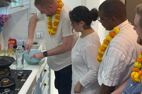 Mumbai: lezione di cucina indiana a casa di una famiglia del postoMumbai: lezione di cucina indiana a casa di una famiglia