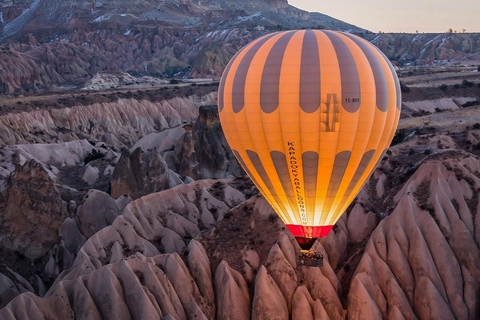 Cappadoce : Montgolfière au lever du soleil à GöremeCappadoce : Excursion en montgolfière au lever du soleil à Göreme avec collations