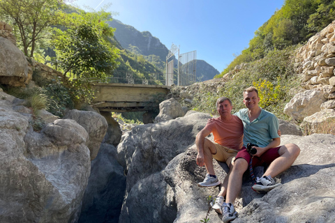 Wanderung auf den Gamti Berg und den Bovilla See von Tirana aus mit dem Land Rover