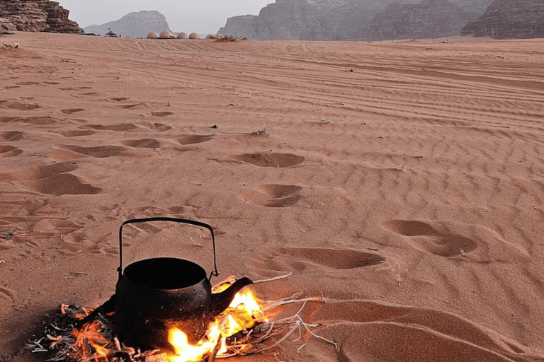 Wadi Rum: 6-Hour Jeep Tour with Bubble Tent Stay and 2 Meals