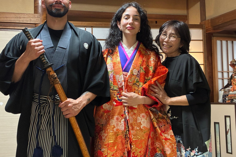 Hiroshima : Expérience de Kimono, Koto et Cérémonie du Thé SimpleKimono et cérémonie du thé simplifiée