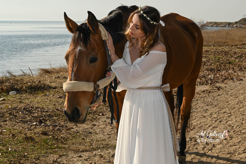 Tesalónica: Sesión fotográfica con caballos en un paisaje natural