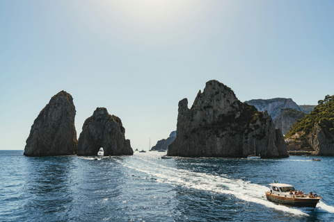 Vanuit Sorrento: Boottocht Capri met zwemmen en Prosecco