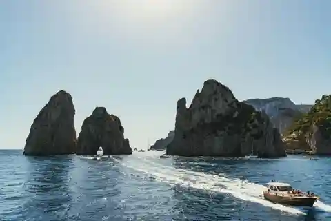 Von Sorrento aus: Capri-Bootstour mit Schwimmen und Prosecco