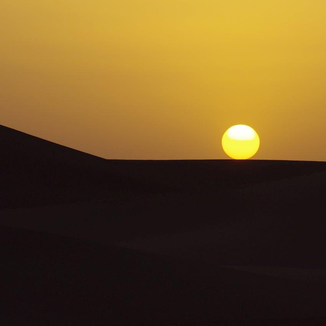 Merzouga au coucher du soleil : balade à dos de chameau dans l’Erg Chebbi (moins touristique)