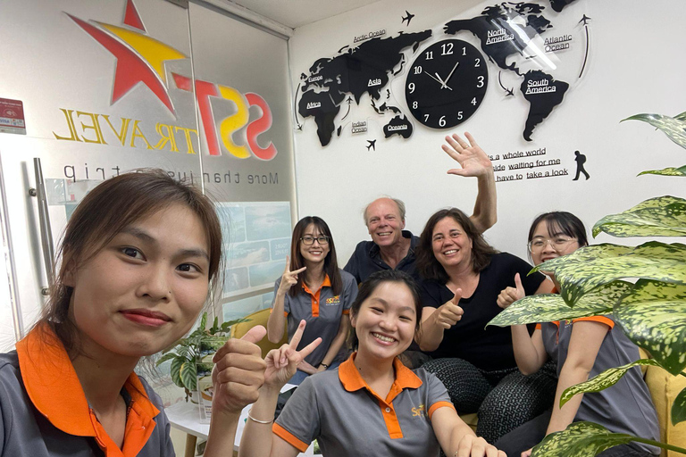 HCM: Melhor comida de rua e excursão turística com um guia amigávelHCM City: Visita à comida de rua de mota com um guia simpático