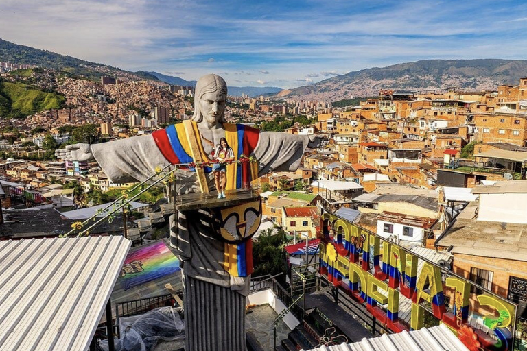 Medellín: City Tour, Botero, Comuna 13 & Metrocable