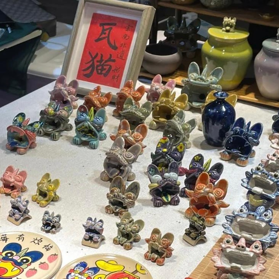 ❀antique cat˚✧₊専用❀8/3までお取り置き A trio of old cats line up to dyke and get massaged by humans