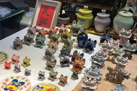 Kunming: Tile Cat Making Experience & Old Town/City Tour