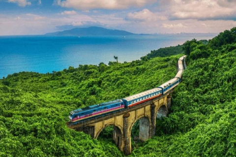 Von Hue nach/von Hoi An über den Hai Van Pass und die Goldene Brücke von BaNa HillPrivatauto Hue - Da Nang