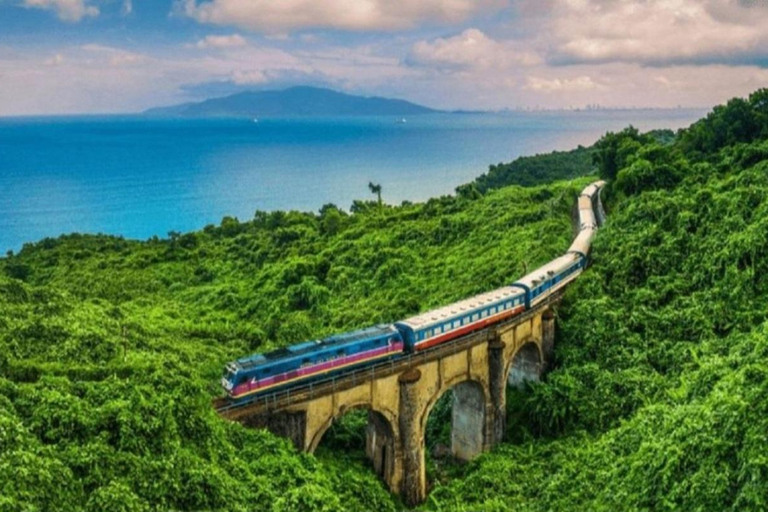 Von Hue nach/von Hoi An über den Hai Van Pass und die Goldene Brücke von BaNa HillPrivatauto Hue - Da Nang