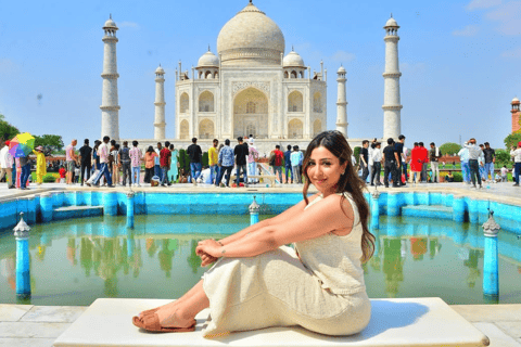 From Delhi: Taj Mahal and Agra Day Tour with 5* Hilton Lunch