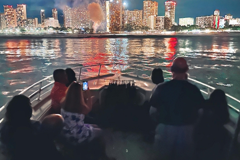 Rejs łodzią z fajerwerkami Waikiki