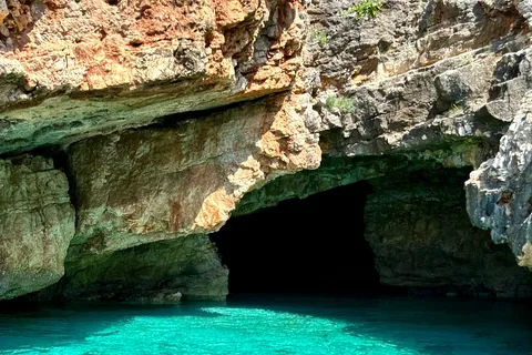 Vlora: Dafina Bucht und Haxhi Ali Höhle nach Karaburun Bootstour