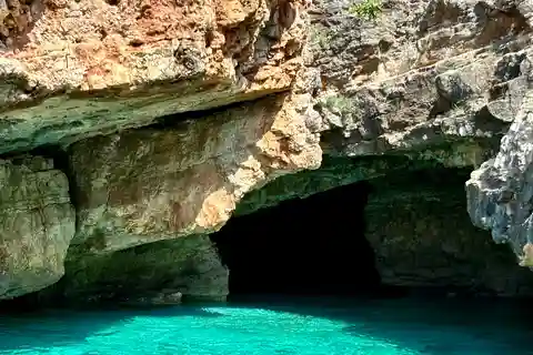 Vlora: Dafina Bucht und Haxhi Ali Höhle nach Karaburun Bootstour