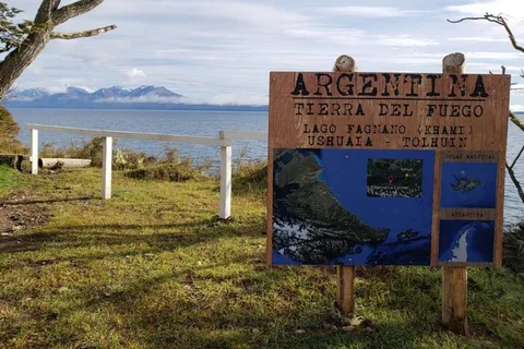 Ushuaia: Lakes Escondido and Fagnano Tour