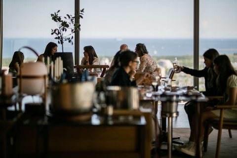 Gdańsk: Spanish wine tasting & tapas selection on 33rd floor