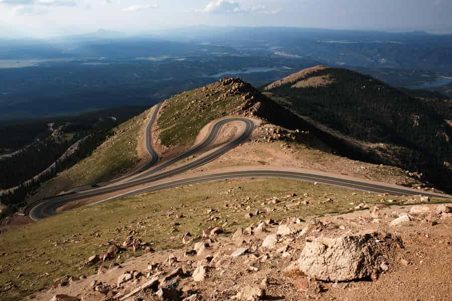 Von Colorado Springs aus: Landschaftlich reizvolle Tour auf dem Pikes Peak Highway. Foto: GetYourGuide