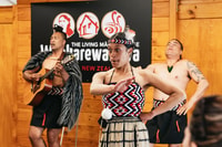Rotorua, Māori Cultural Performance with Dancing - Hizvo