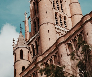 Albi: Food and Market Tour with Tastings and Historic Walk