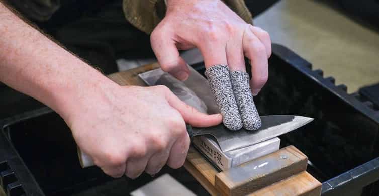 Tokyo: Knife Making Workshop (Sharpening, Engraving)