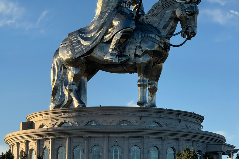 Excursión de un día a la Estatua de Chinggis Khaan y al Parque Nacional de Terelj