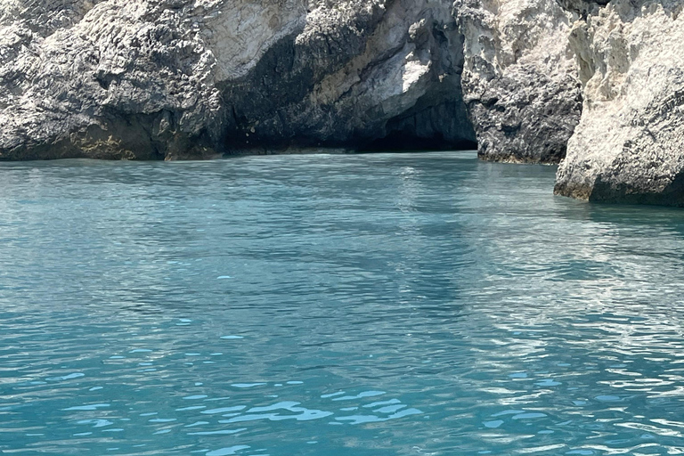 Zakynthos: Navagio Beach and Blue Caves Boat Tour Around Zante by private boat