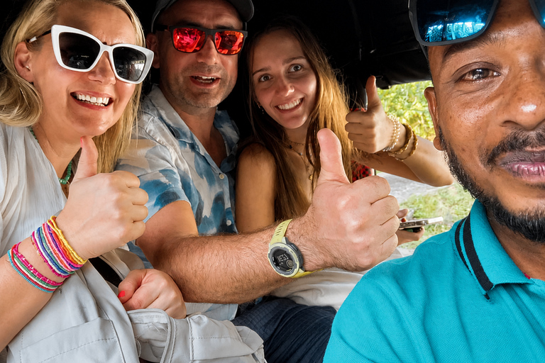 Kandy: Private Tuk-Tuk Tour with Cooking Class & Show