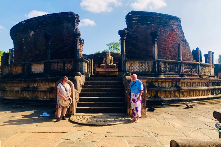 Polonnaruwa: Ancient City Sightseeing Guided Tour