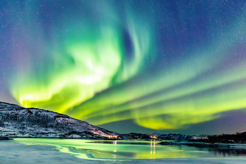 Desde Akureyri: Excursión de Caza de Auroras Boreales con Traslado