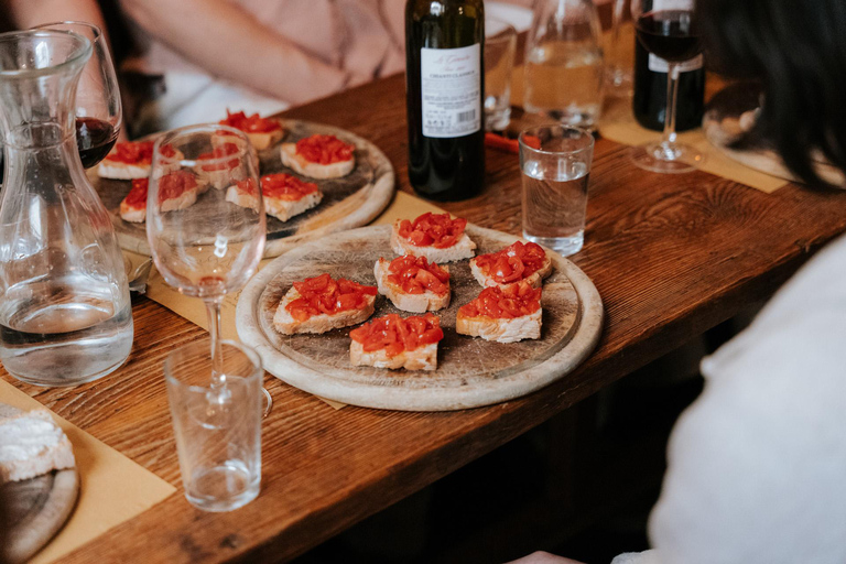 Florence: Small-Group Sunset Food & Wine Tour in Oltrarno Small-Group Sunset Food & Wine Tour in Oltrarno