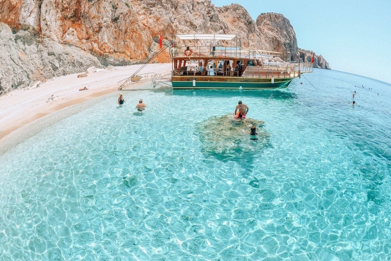 Von Antalya aus: Suluada Buchten Bootsfahrt mit Mittagessen