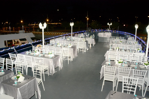 Dubai Best Dhow Cruise Marina Dinner &amp; Tanura ShowDubaï : Dhow Cruise Marina Multi Cusine Dinner &amp; Tanura Show