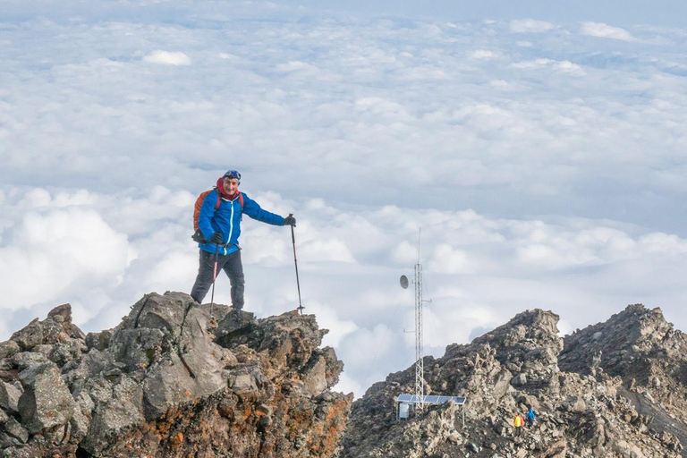 Arusha: Women's Mt. Meru 4-Day Trekking Adventure