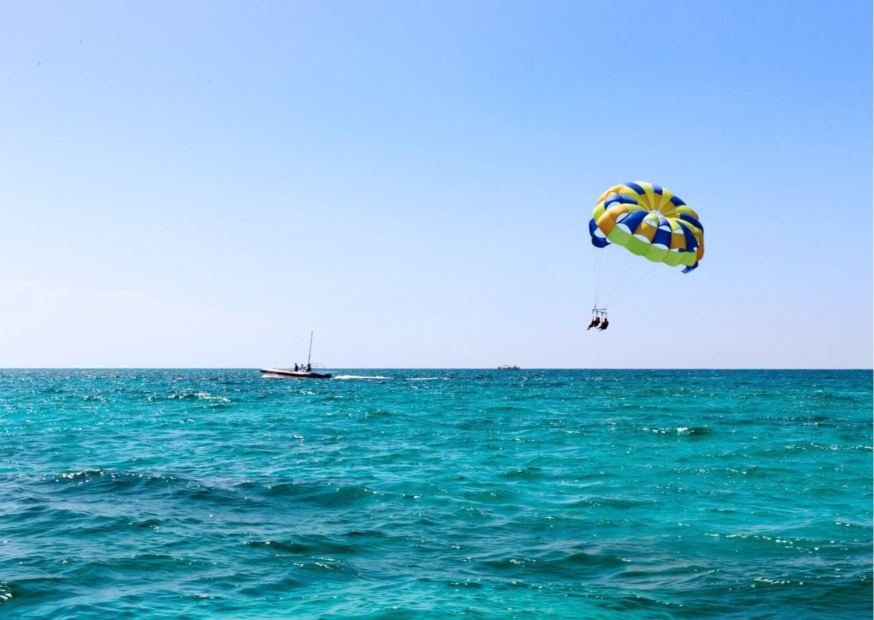 Pattaya: Koralleninsel-Tour + Mittagessen + Wassersport + Video