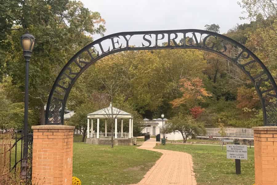 West Virginia: Berkeley Springs Tour & römisches Badeerlebnis. Foto: GetYourGuide
