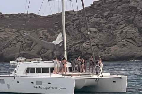 Mykonos: Crucero en Catamarán Experiencia Boho de un Día