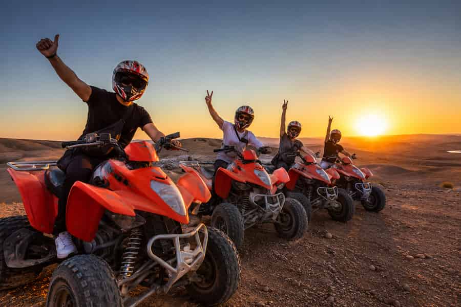Marrakesch: Agafay-Wüste - Quad, Kamelritt, Abendessen & Feuershow. Foto: GetYourGuide