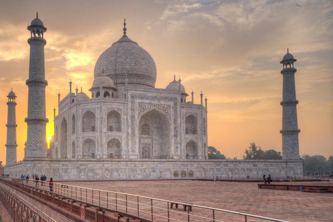 From Delhi: Taj Mahal Sunrise Tour with Private Car