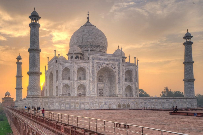 From Delhi: Taj Mahal Sunrise Tour with Private Car