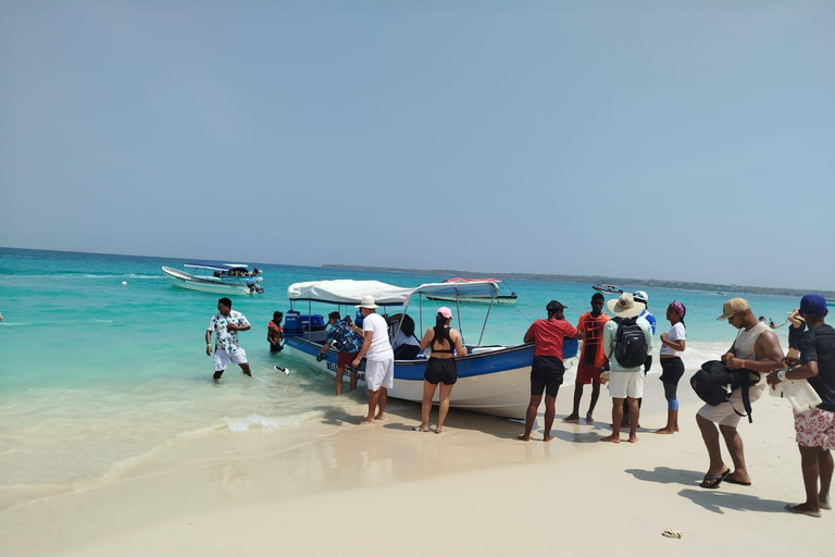 Cartagena: ROSARIO ISLANDS & PLAYA BLANCA Tour by boat+Lunch